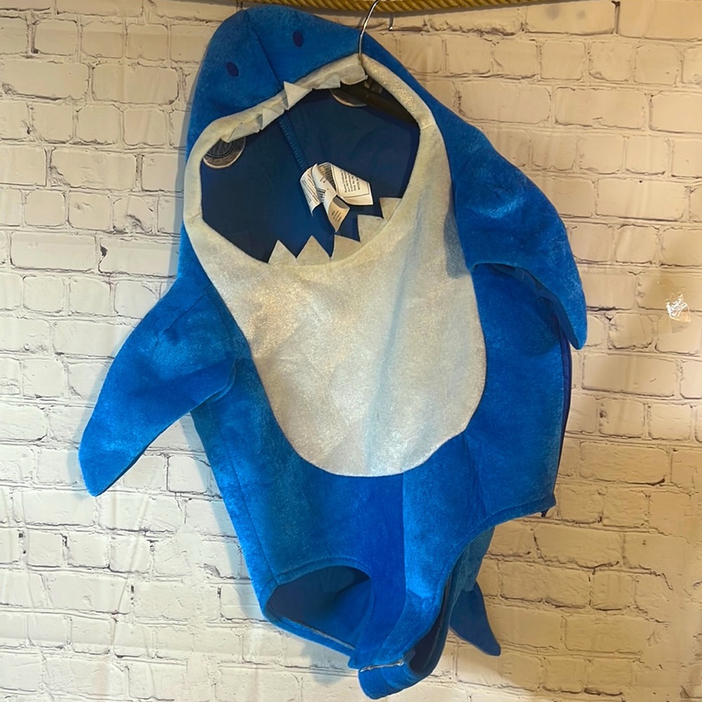 Kids Daddy Shark Halloween Costume. ADORABLE face.  Dorsal fin and tail